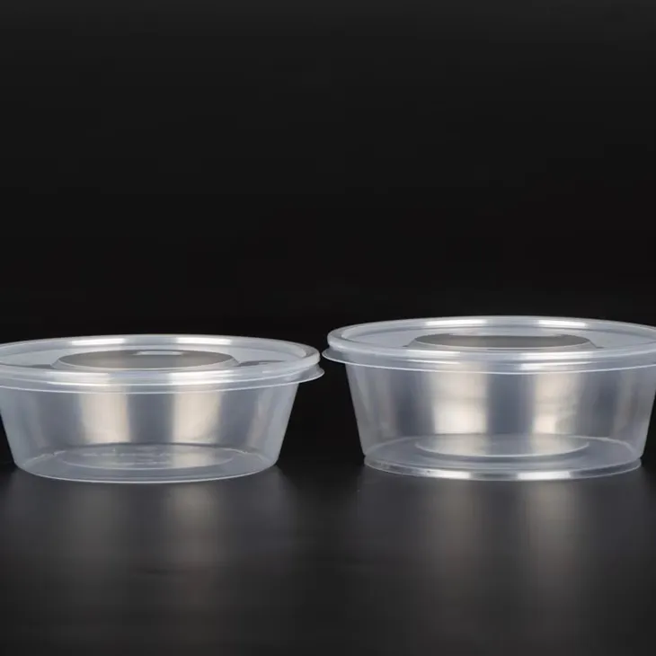 Yas Hloov Cov tais nrog lub hau